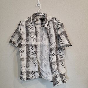 Axcess Black & White Short Sleeve Button-Down Shirt